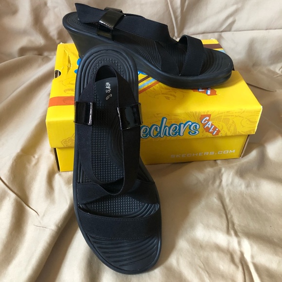 Sketchers Black Sandal - Picture 1 of 5